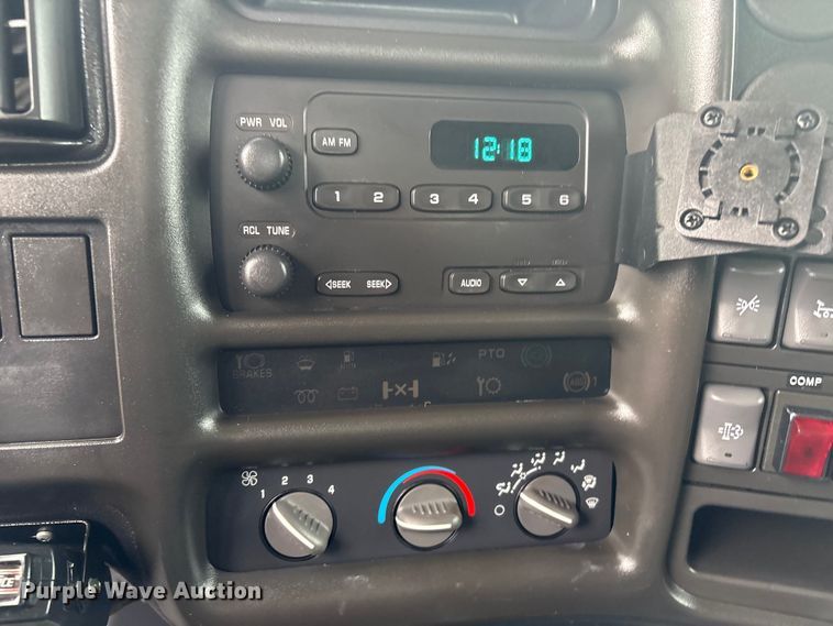 image for item EG8983 2009 Chevrolet C5500 Crew Cab utility / service truck