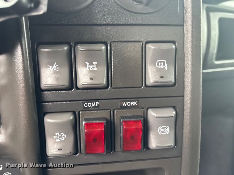 image for item EG8983 2009 Chevrolet C5500 Crew Cab utility / service truck