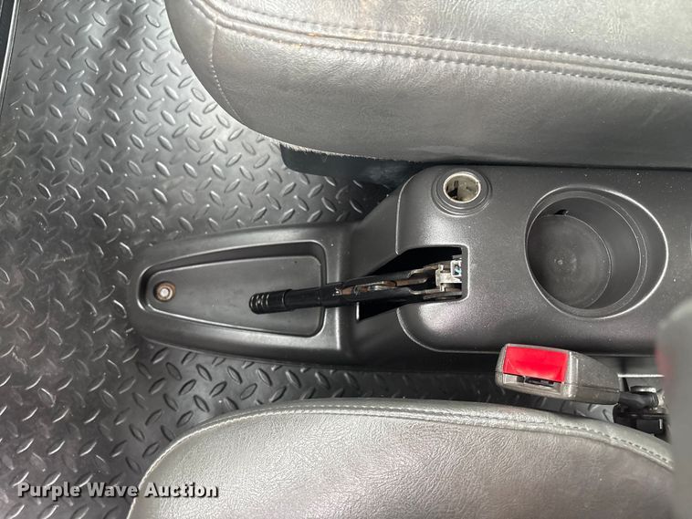 image for item EG8983 2009 Chevrolet C5500 Crew Cab utility / service truck