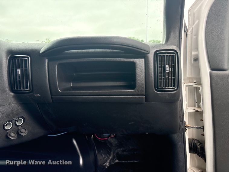 image for item EG8983 2009 Chevrolet C5500 Crew Cab utility / service truck