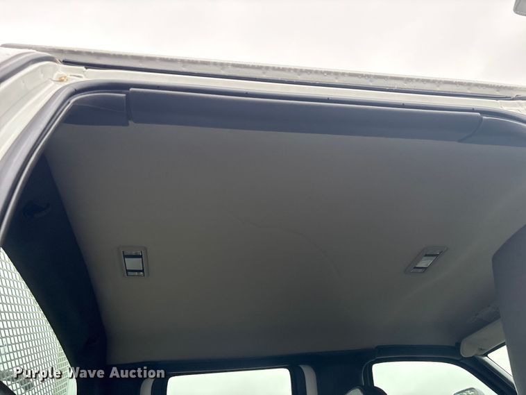 image for item EG8983 2009 Chevrolet C5500 Crew Cab utility / service truck