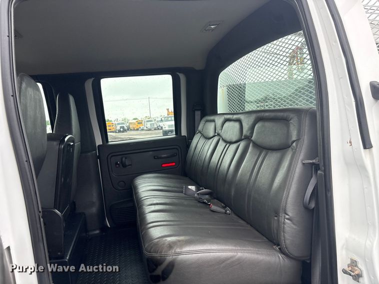 image for item EG8983 2009 Chevrolet C5500 Crew Cab utility / service truck