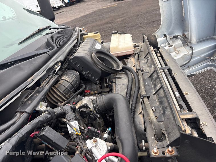 image for item EG8983 2009 Chevrolet C5500 Crew Cab utility / service truck