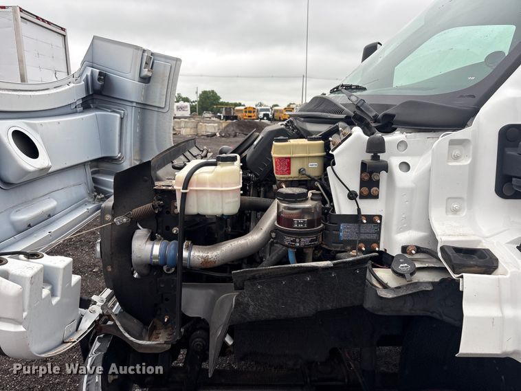 image for item EG8983 2009 Chevrolet C5500 Crew Cab utility / service truck