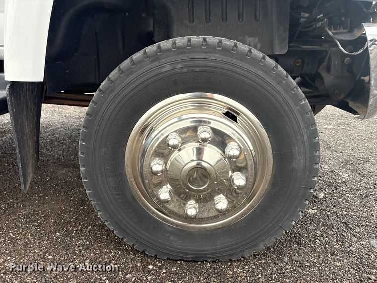 image for item EG8983 2009 Chevrolet C5500 Crew Cab utility / service truck