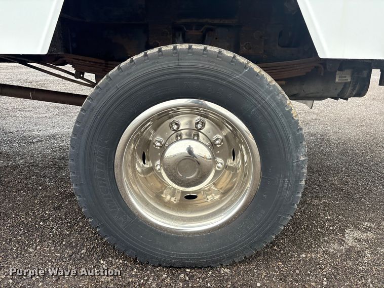 image for item EG8983 2009 Chevrolet C5500 Crew Cab utility / service truck