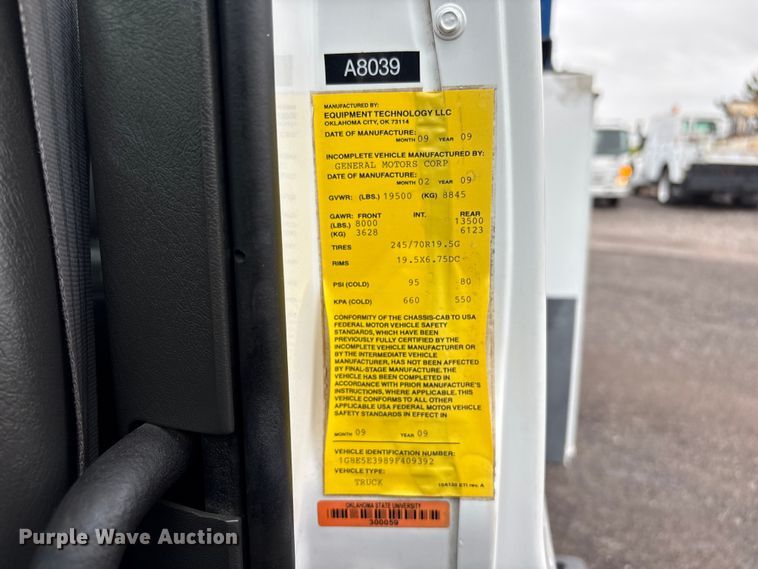 image for item EG8983 2009 Chevrolet C5500 Crew Cab utility / service truck