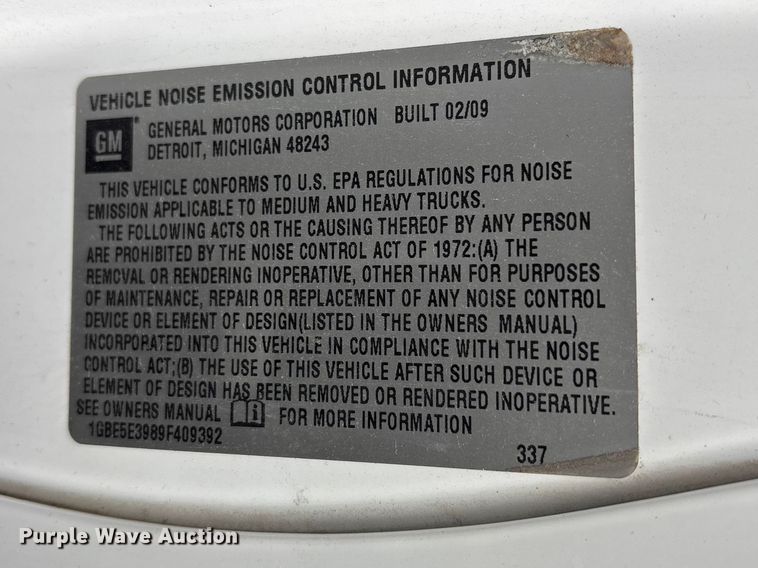 image for item EG8983 2009 Chevrolet C5500 Crew Cab utility / service truck