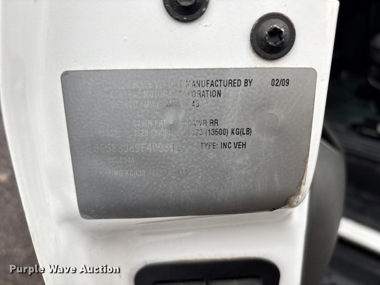image for item EG8983 2009 Chevrolet C5500 Crew Cab utility / service truck