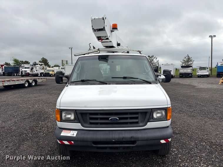 image for item EG8984 2007 Ford E350 van with bucket lift