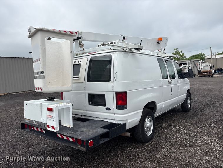 image for item EG8984 2007 Ford E350 van with bucket lift