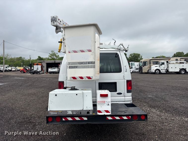 image for item EG8984 2007 Ford E350 van with bucket lift