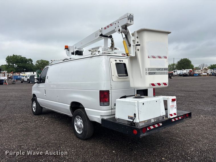 image for item EG8984 2007 Ford E350 van with bucket lift