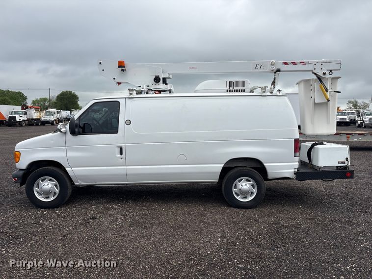 image for item EG8984 2007 Ford E350 van with bucket lift