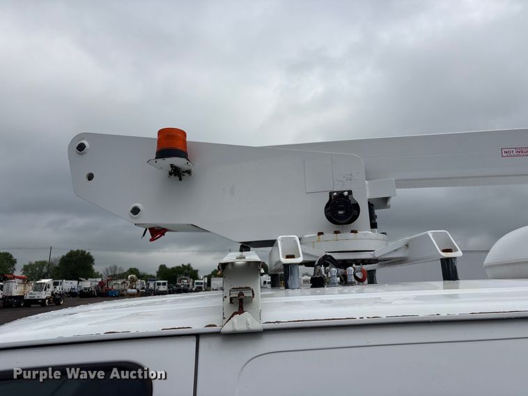 image for item EG8984 2007 Ford E350 van with bucket lift