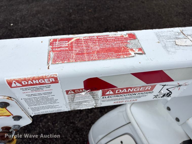 image for item EG8984 2007 Ford E350 van with bucket lift