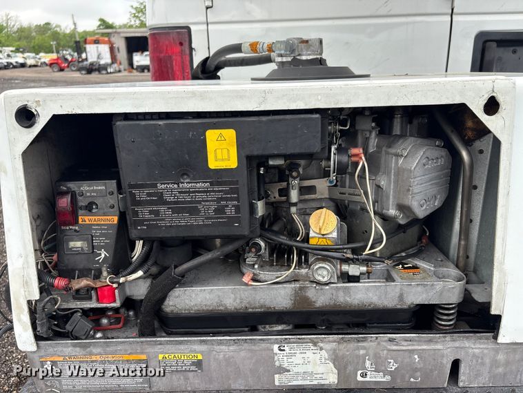 image for item EG8984 2007 Ford E350 van with bucket lift