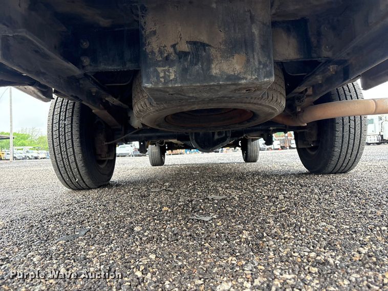 image for item EG8984 2007 Ford E350 van with bucket lift