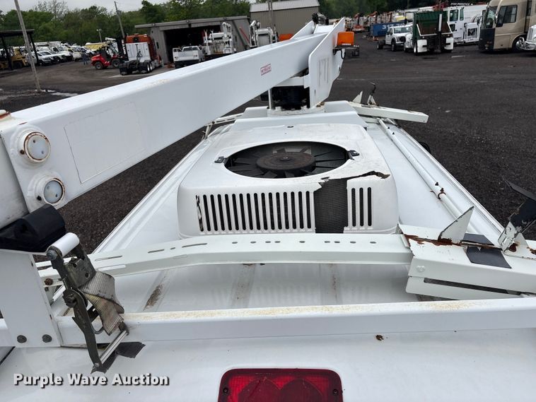 image for item EG8984 2007 Ford E350 van with bucket lift