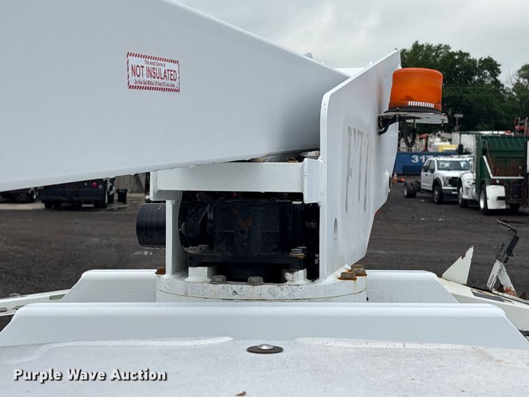 image for item EG8984 2007 Ford E350 van with bucket lift