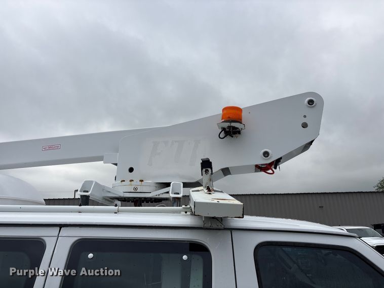 image for item EG8984 2007 Ford E350 van with bucket lift