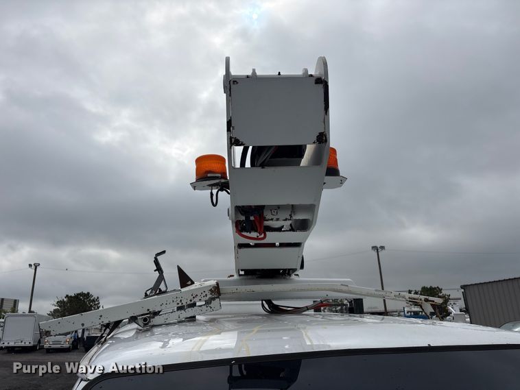 image for item EG8984 2007 Ford E350 van with bucket lift