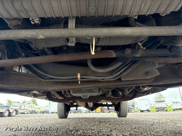 image for item EG8984 2007 Ford E350 van with bucket lift