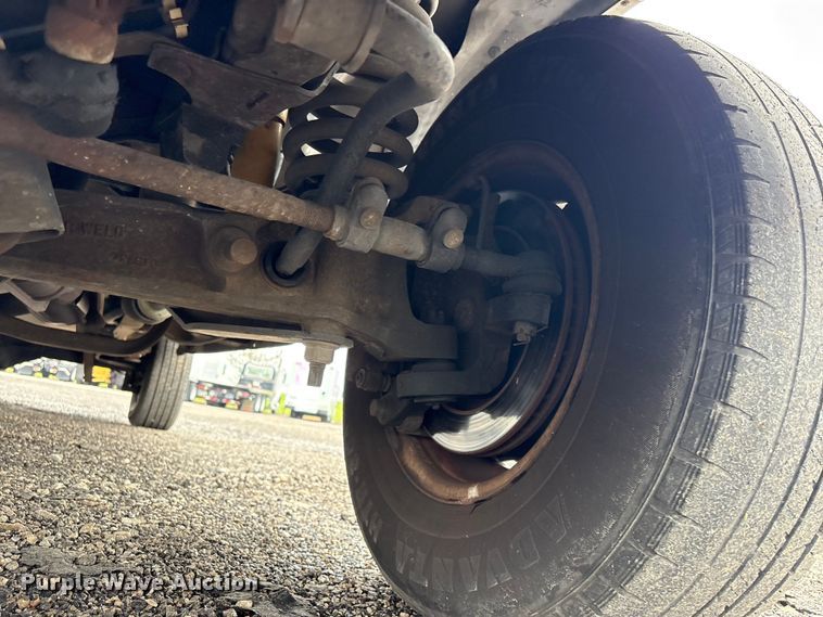 image for item EG8984 2007 Ford E350 van with bucket lift