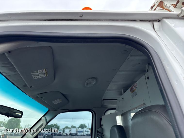 image for item EG8984 2007 Ford E350 van with bucket lift