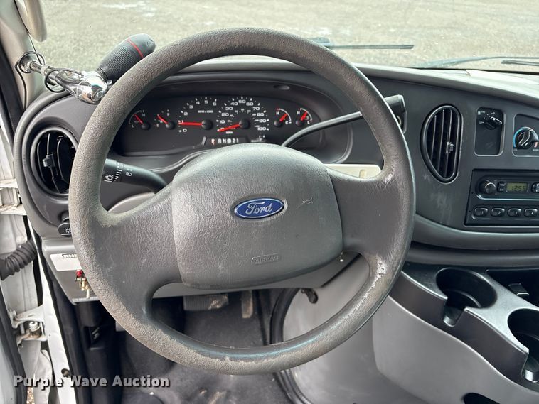 image for item EG8984 2007 Ford E350 van with bucket lift
