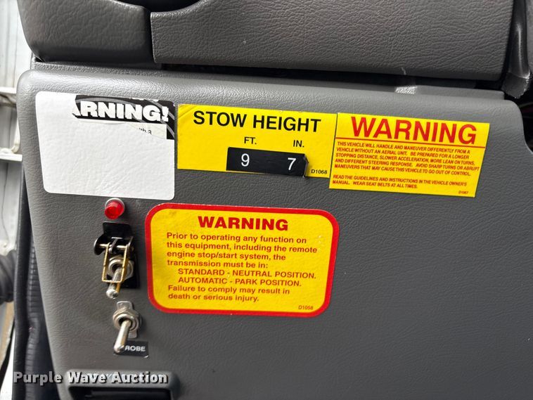 image for item EG8984 2007 Ford E350 van with bucket lift