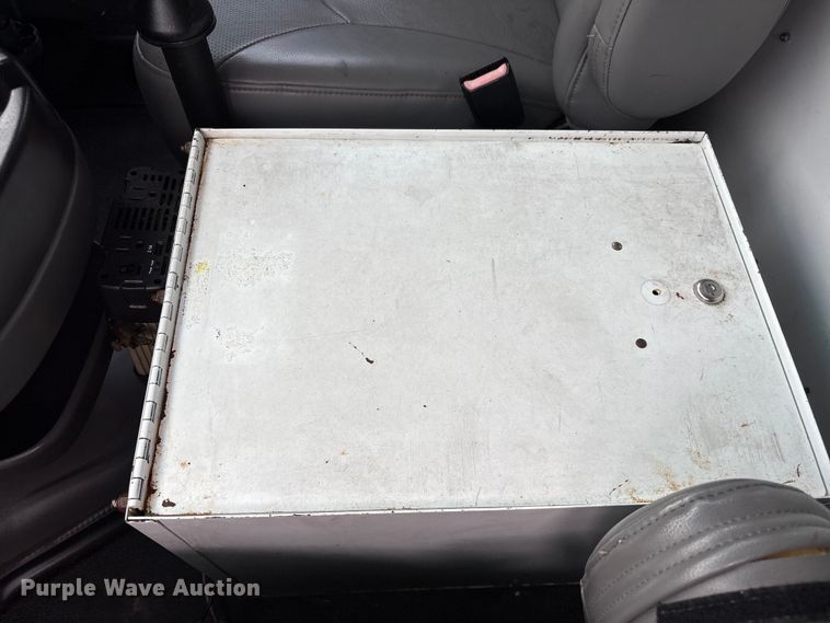 image for item EG8984 2007 Ford E350 van with bucket lift