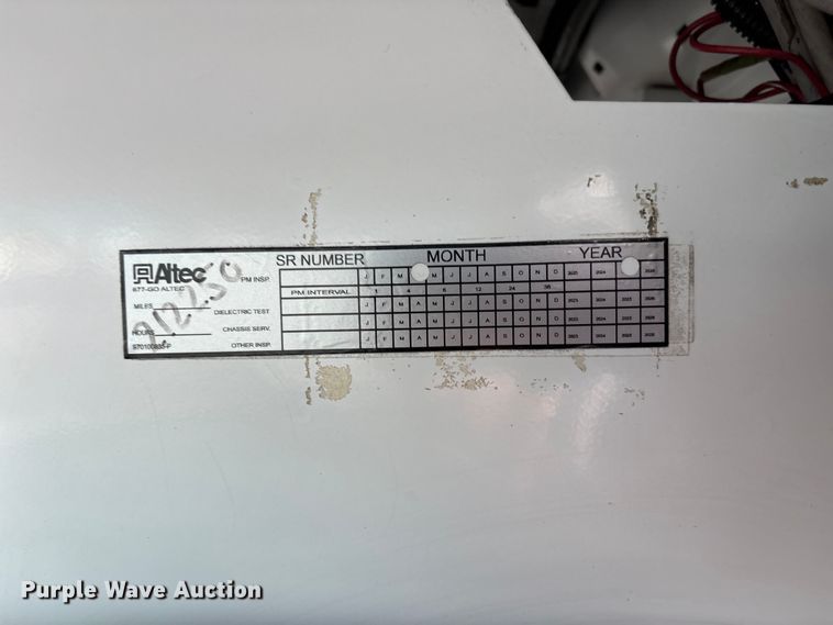 image for item EG8984 2007 Ford E350 van with bucket lift