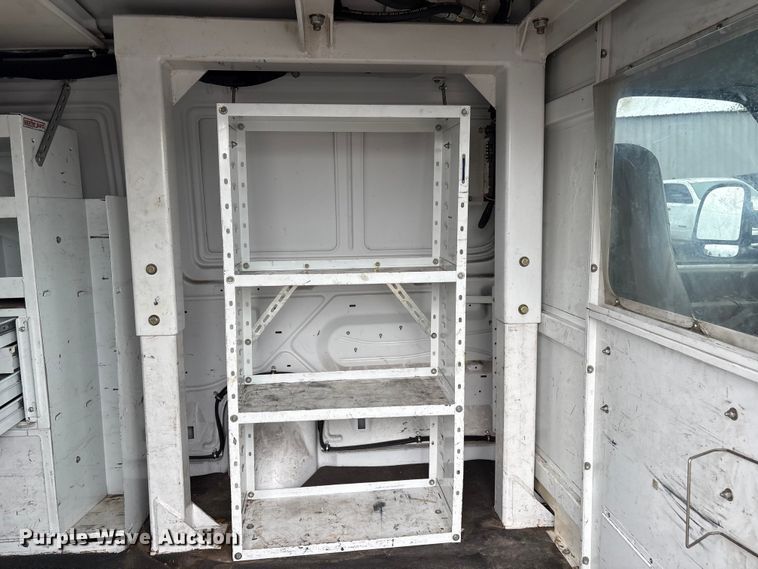 image for item EG8984 2007 Ford E350 van with bucket lift