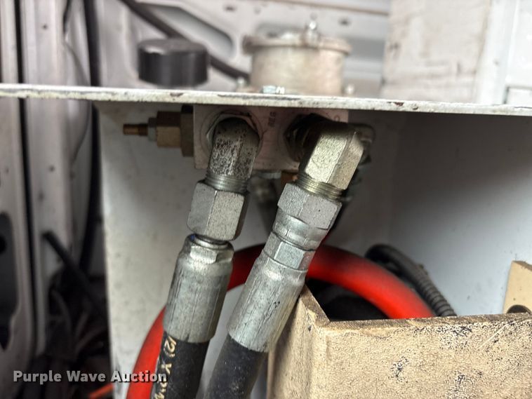 image for item EG8984 2007 Ford E350 van with bucket lift