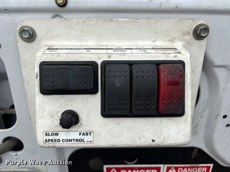 image for item EG8984 2007 Ford E350 van with bucket lift