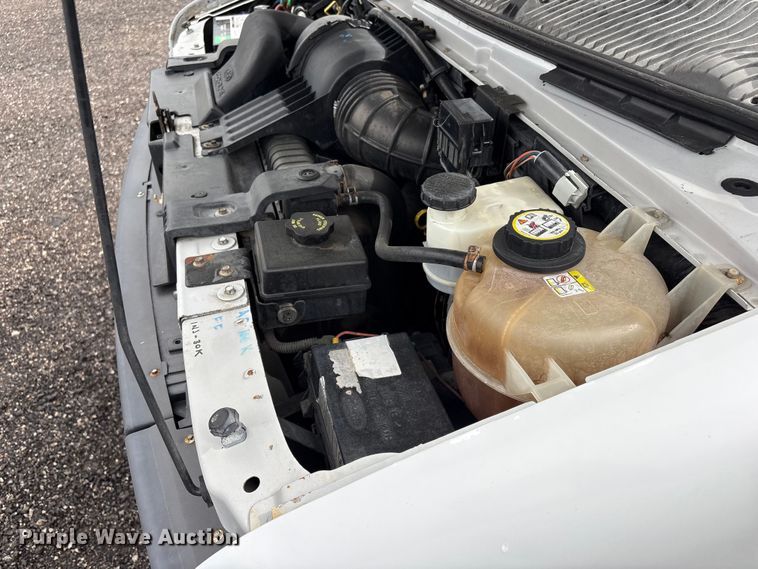 image for item EG8984 2007 Ford E350 van with bucket lift