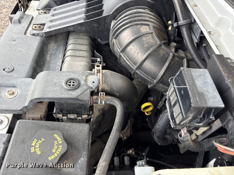 image for item EG8984 2007 Ford E350 van with bucket lift