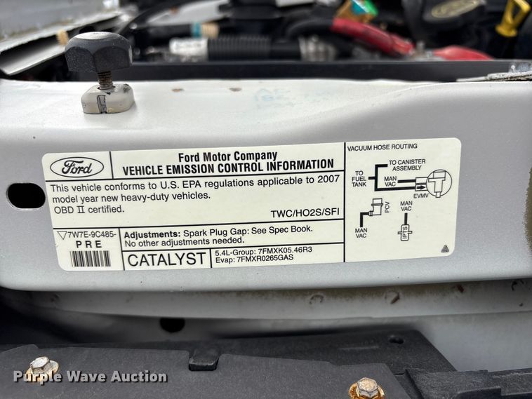 image for item EG8984 2007 Ford E350 van with bucket lift
