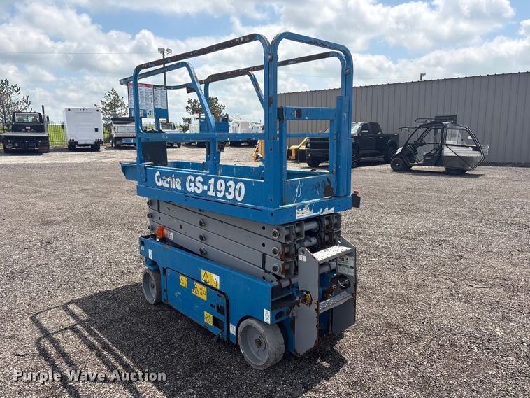 image for item EG8989 2014 Genie GS-1930 scissor lift