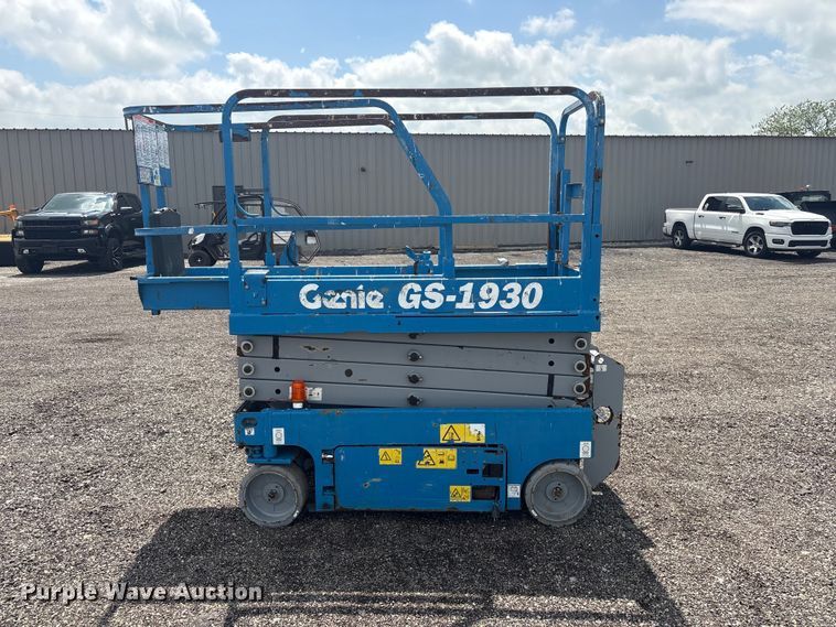 image for item EG8989 2014 Genie GS-1930 scissor lift