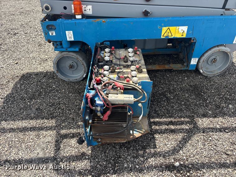 image for item EG8989 2014 Genie GS-1930 scissor lift