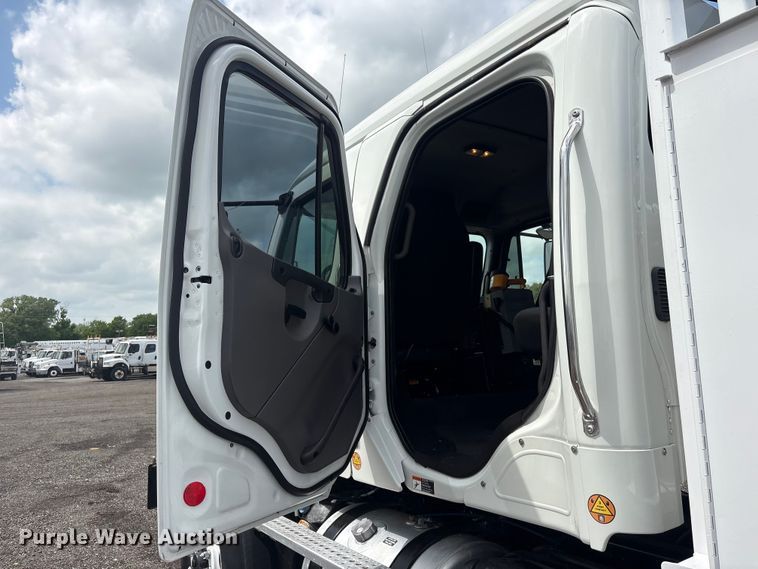 image for item EG8990 2013 Freightliner 108SD Crew Cab crane truck