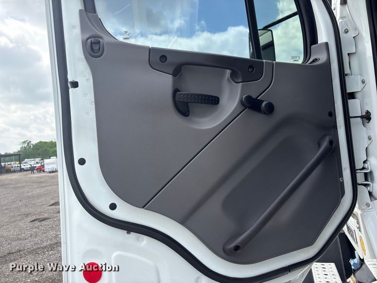 image for item EG8990 2013 Freightliner 108SD Crew Cab crane truck