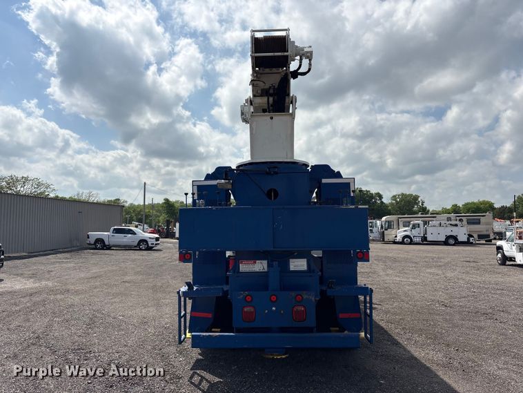 image for item EG8991 2007 Peterbilt 340 crane truck