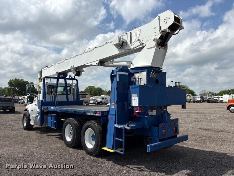 image for item EG8991 2007 Peterbilt 340 crane truck