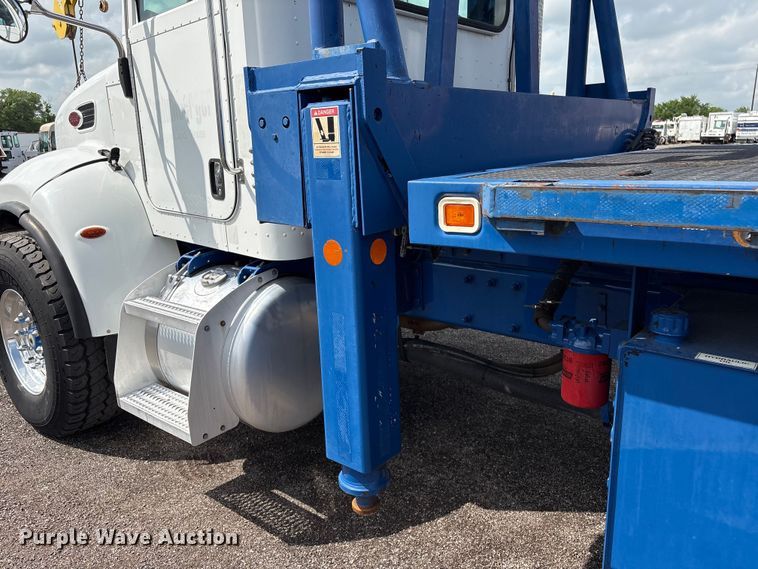 image for item EG8991 2007 Peterbilt 340 crane truck