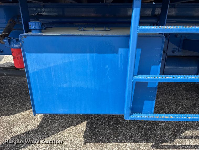image for item EG8991 2007 Peterbilt 340 crane truck
