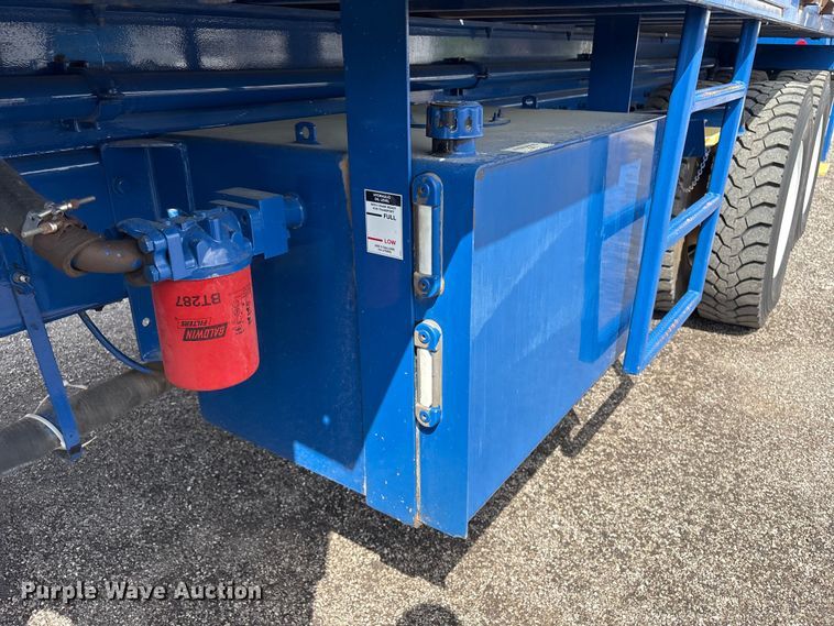 image for item EG8991 2007 Peterbilt 340 crane truck