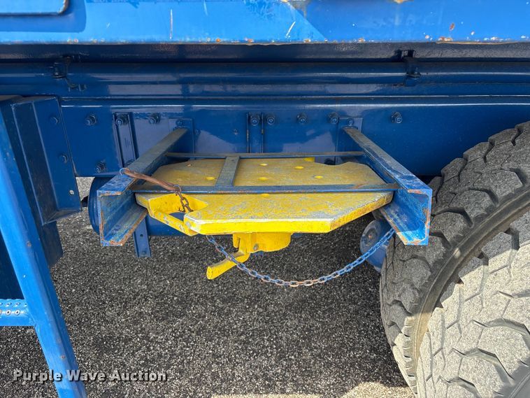 image for item EG8991 2007 Peterbilt 340 crane truck